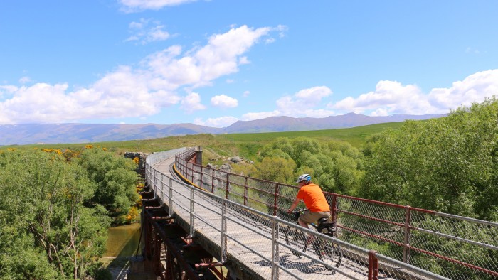 BIN Riding the viaduct2