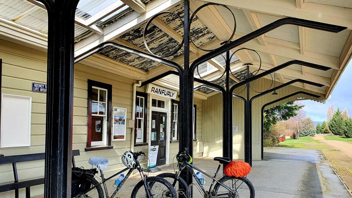 otago central rail trail ranfurly station gallery