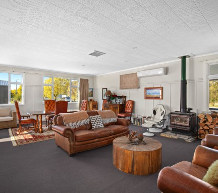 rail trail inn omakau accommodation lounge 2