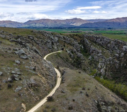 Bikers Otago Central Rail Trail Poolburn Gorge Spring 2025 Credit Brook Sabin 1 FocusFillWyIwLjAwIiwiM bikesTkwMCwxMDAwXQ