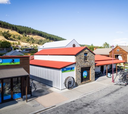 Clyde Shop Outside
