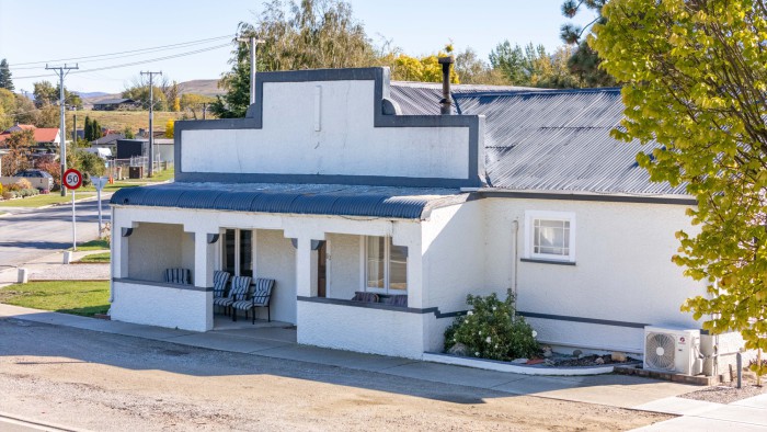 rail trail inn omakau accommodation front 3